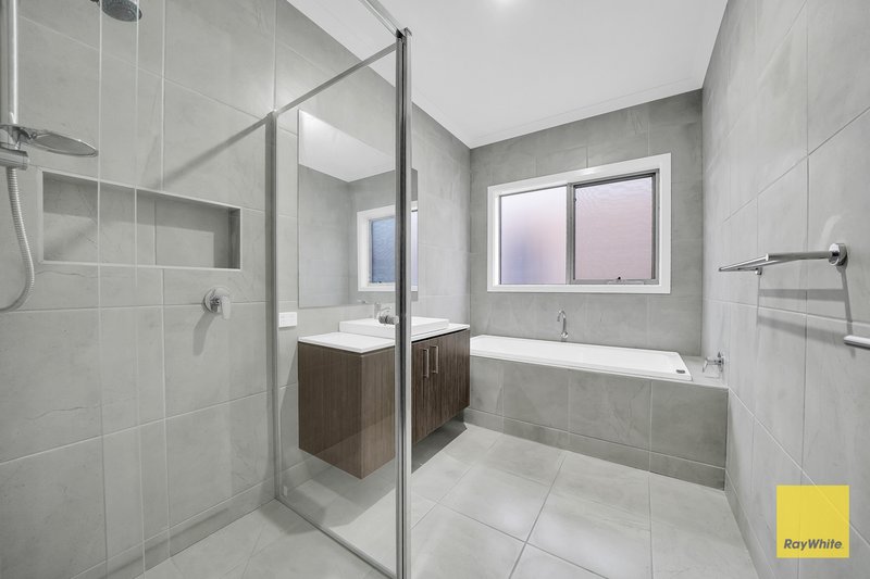 Photo - 41 Gardenvale Avenue, Mambourin VIC 3024 - Image 14