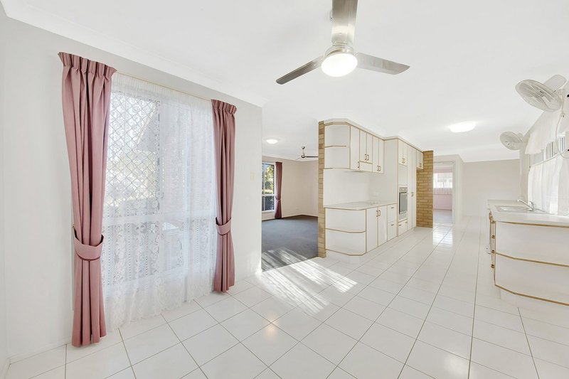 Photo - 41 Geoffrey Thomas Drive, Tannum Sands QLD 4680 - Image 3