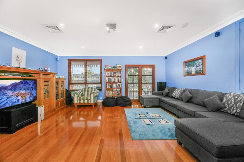 Photo - 41 Georges Crescent, Georges Hall NSW 2198 - Image 2