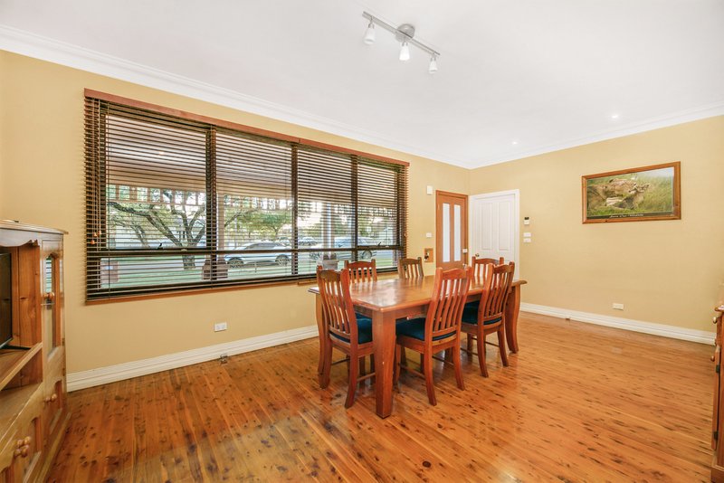 Photo - 41 Georges Crescent, Georges Hall NSW 2198 - Image 4