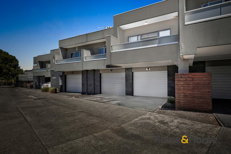 Photo - 4/1 Gladstone Parade, Glenroy VIC 3046 - Image 3