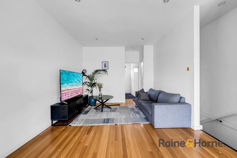 Photo - 4/1 Gladstone Parade, Glenroy VIC 3046 - Image 5