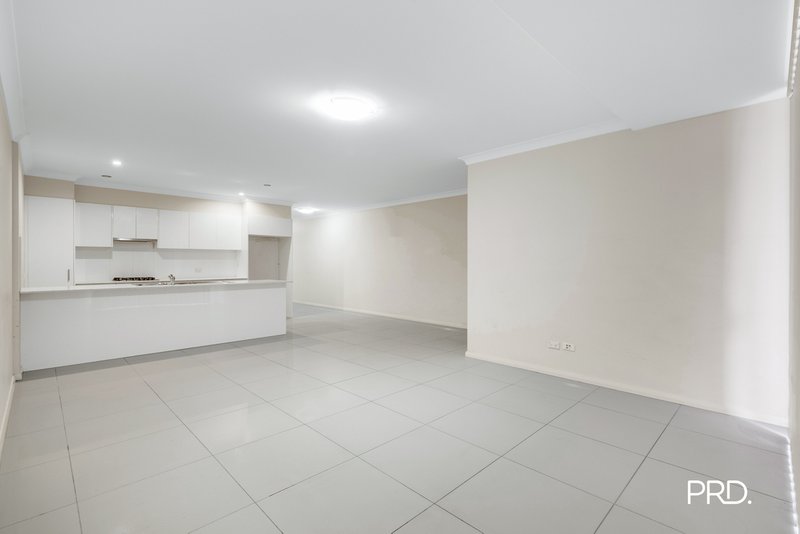 Photo - 4/1 Glenmore Ridge Drive, Glenmore Park NSW 2745 - Image 3