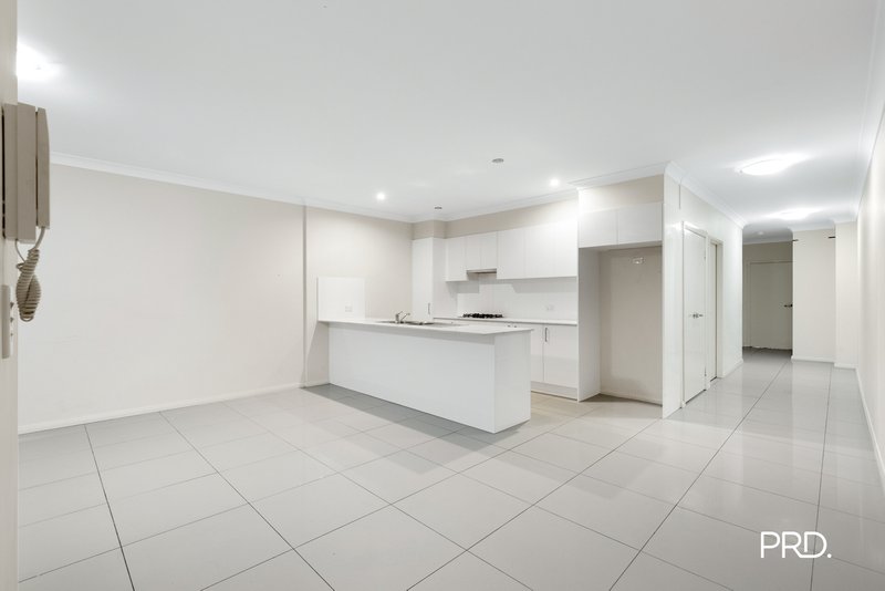 Photo - 4/1 Glenmore Ridge Drive, Glenmore Park NSW 2745 - Image 4