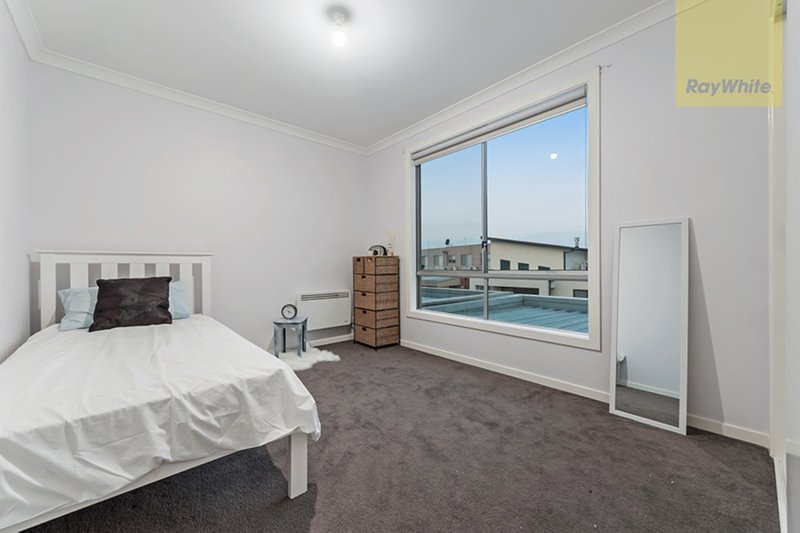 Photo - 41 Grattan Cove, Craigieburn VIC 3064 - Image 10