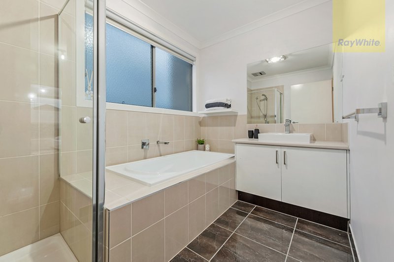 Photo - 41 Grattan Cove, Craigieburn VIC 3064 - Image 13