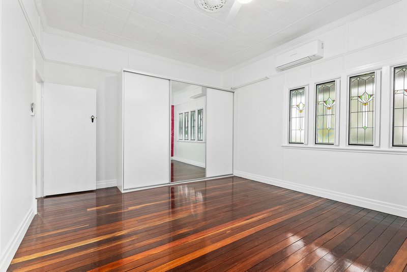 Photo - 41 Grattan Terrace, Wynnum QLD 4178 - Image 8