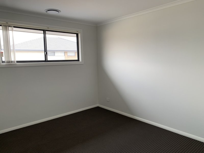 Photo - 41 Gunyah Drive, Glenmore Park NSW 2745 - Image 11