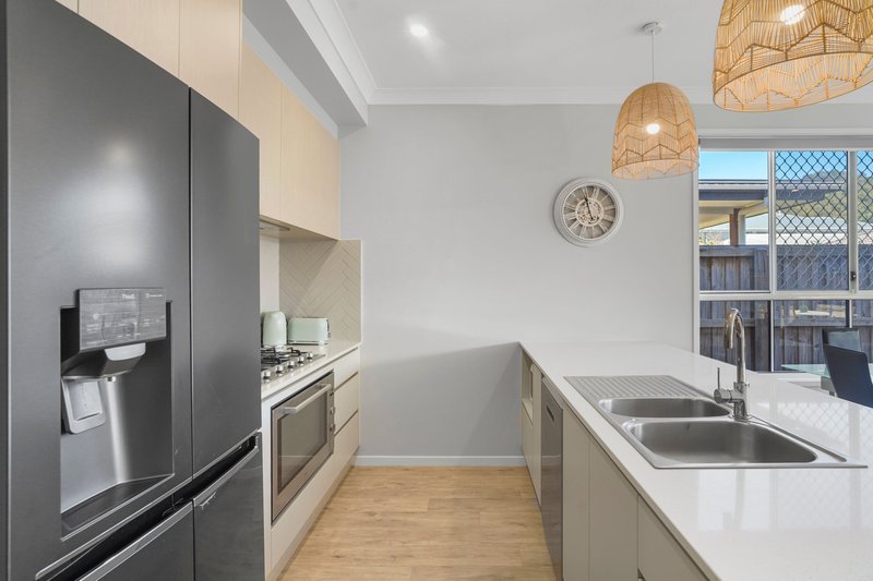 Photo - 41 Jim Davidson Boulevard, Belivah QLD 4207 - Image 3
