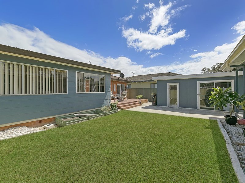 Photo - 41 Kathleen White Crescent, Killarney Vale NSW 2261 - Image 9