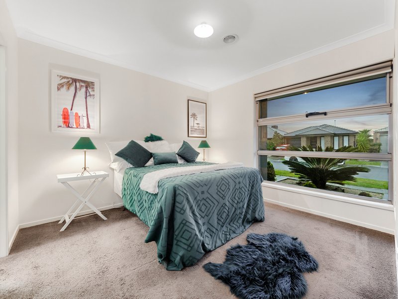 Photo - 41 Kilmarnock Way, Clyde North VIC 3978 - Image 10