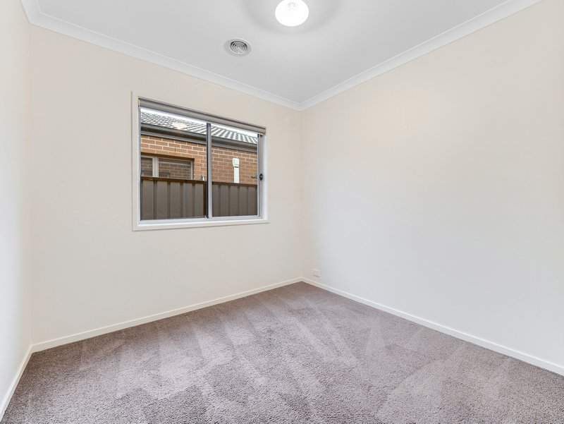 Photo - 41 Kilmarnock Way, Clyde North VIC 3978 - Image 13