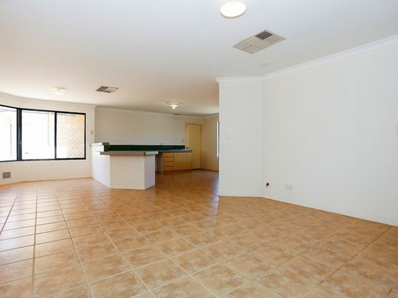 Photo - 41 Lady Lindsay Cove, Yanchep WA 6035 - Image 4