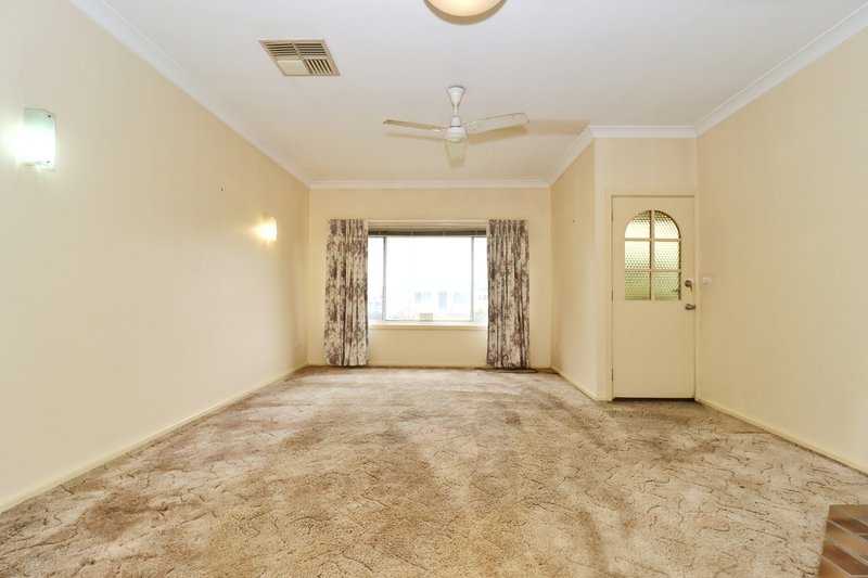 Photo - 41 Lee Street, Cowra NSW 2794 - Image 2