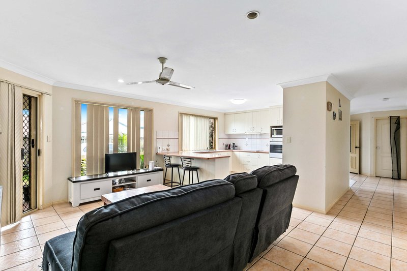 Photo - 41 Mackay Drive, Kawungan QLD 4655 - Image 7