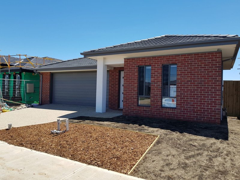 Photo - 41 Madden Boulevard, Tarneit VIC 3029 - Image 2