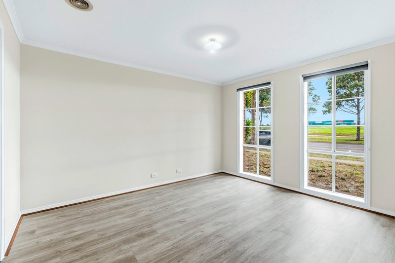 Photo - 41 Manor Lakes Boulevard, Manor Lakes VIC 3024 - Image 12