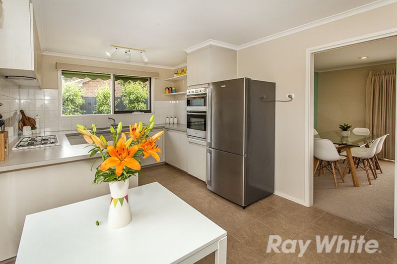 Photo - 4/1 Maxine Court, Mount Waverley VIC 3149 - Image 4