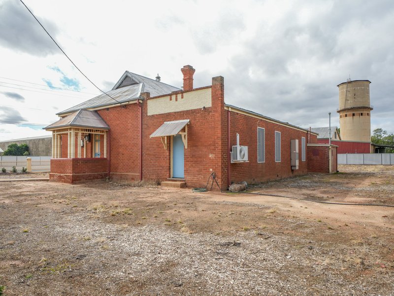 Photo - 41 Merilba Street, Narromine NSW 2821 - Image 2