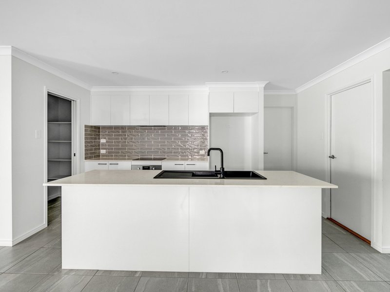 Photo - 41 Mortimer Drive, Flagstone QLD 4280 - Image 7