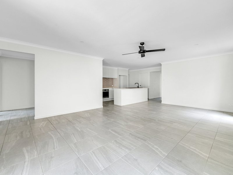 Photo - 41 Mortimer Drive, Flagstone QLD 4280 - Image 10