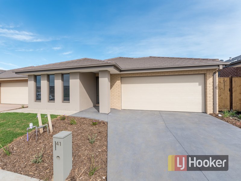 41 Mossey Crescent, Cranbourne East VIC 3977