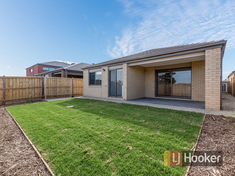 Photo - 41 Mossey Crescent, Cranbourne East VIC 3977 - Image 9