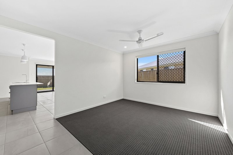 Photo - 41 Mulberry Circuit, Gleneagle QLD 4285 - Image 6