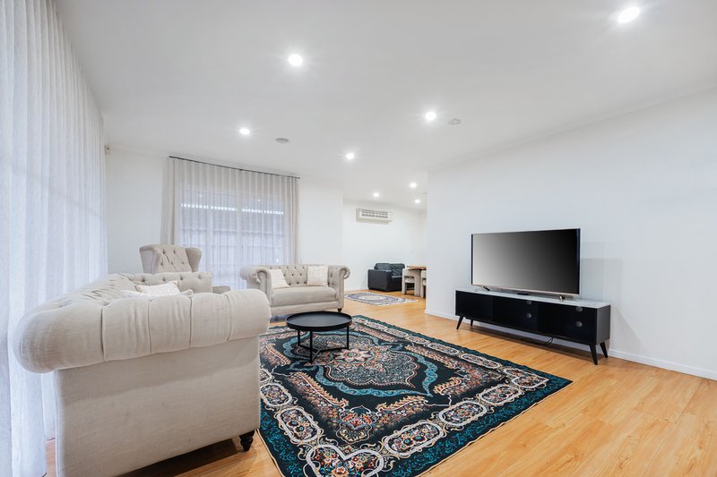 Photo - 41 Northleigh Avenue, Craigieburn VIC 3064 - Image 5