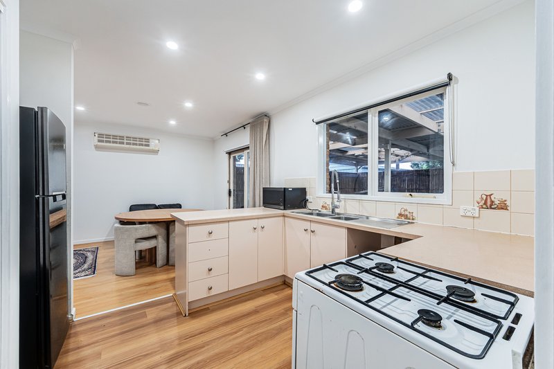 Photo - 41 Northleigh Avenue, Craigieburn VIC 3064 - Image 13