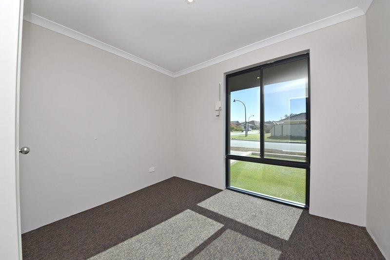 Photo - 41 Oakpark Green, Clarkson WA 6030 - Image 6