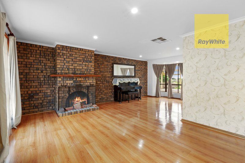 Photo - 41 Oakridge Road, Aberfoyle Park SA 5159 - Image 2