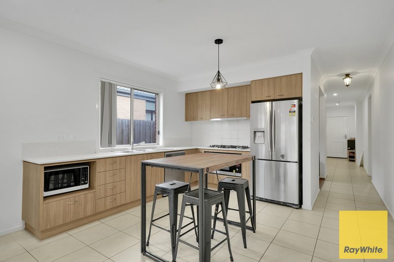 Photo - 41 Obsidian Avenue, Tarneit VIC 3029 - Image 12