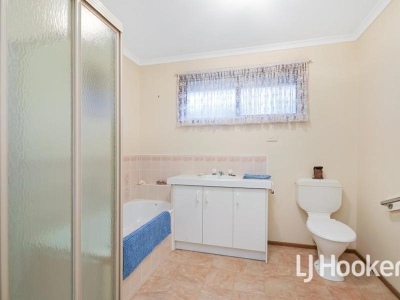 Photo - 41 Parman Avenue, Pakenham VIC 3810 - Image 8