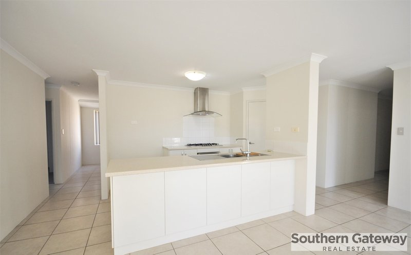 Photo - 41 Pedder Way, Parmelia WA 6167 - Image 3