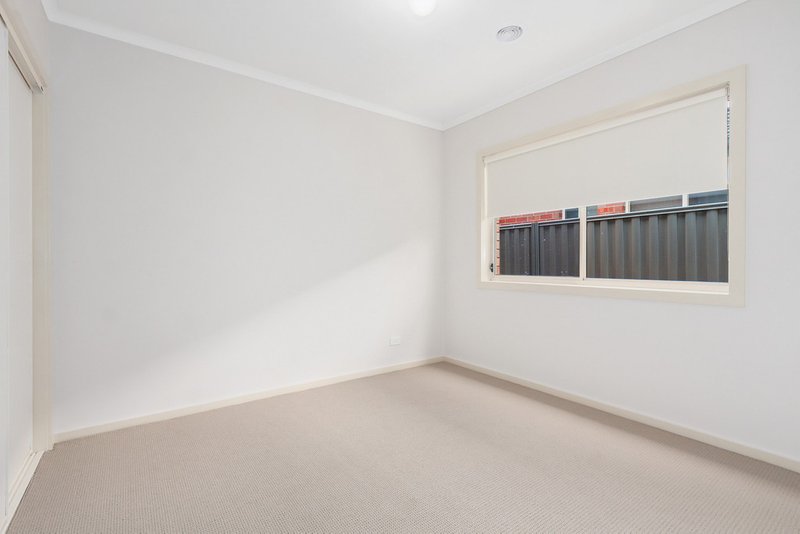 Photo - 41 Pomegranate Way, Pakenham VIC 3810 - Image 9