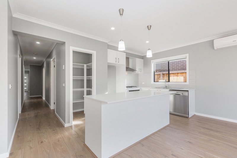 Photo - 41 Pottery Avenue, Point Cook VIC 3030 - Image 2