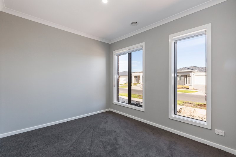 Photo - 41 Pottery Avenue, Point Cook VIC 3030 - Image 4