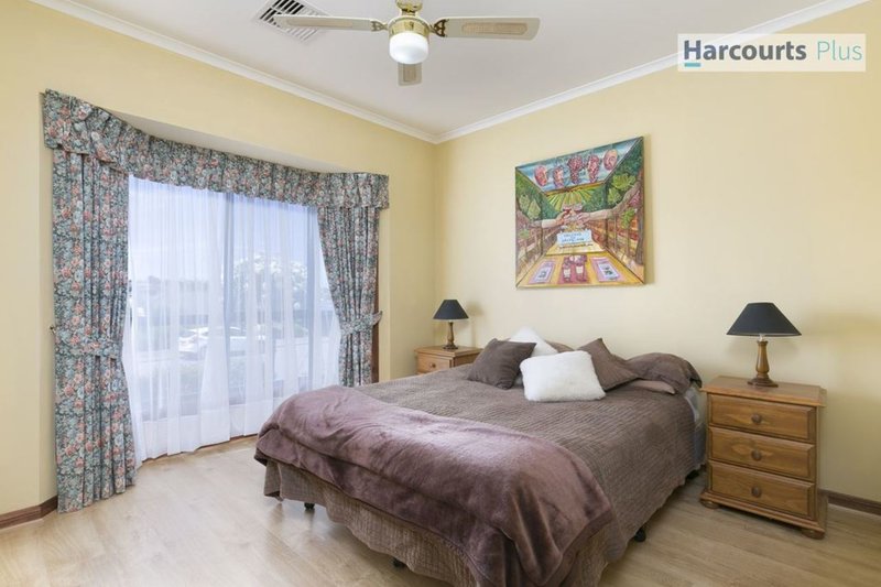 Photo - 41 Quinvale Road, Hallett Cove SA 5158 - Image 10