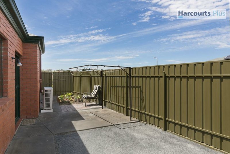 Photo - 41 Quinvale Road, Hallett Cove SA 5158 - Image 17