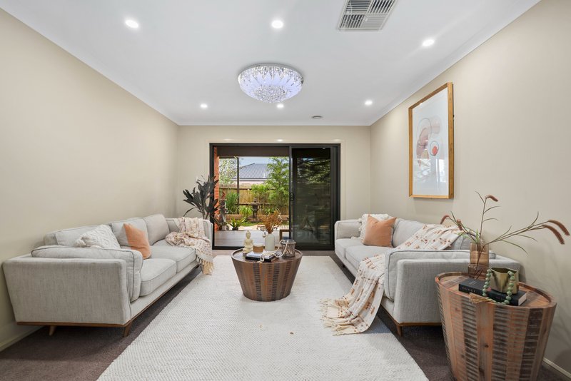 Photo - 41 Redcliffe Terrace, Taylors Hill VIC 3037 - Image 9