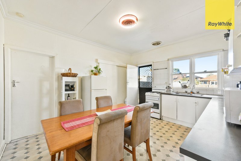 Photo - 41 Sandford Avenue, Sunshine North VIC 3020 - Image 4