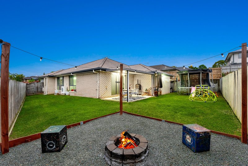 Photo - 41 Severn Crescent, North Lakes QLD 4509 - Image 3