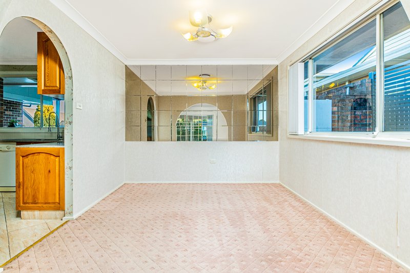 Photo - 41 Sporing Avenue, Kings Langley NSW 2147 - Image 3