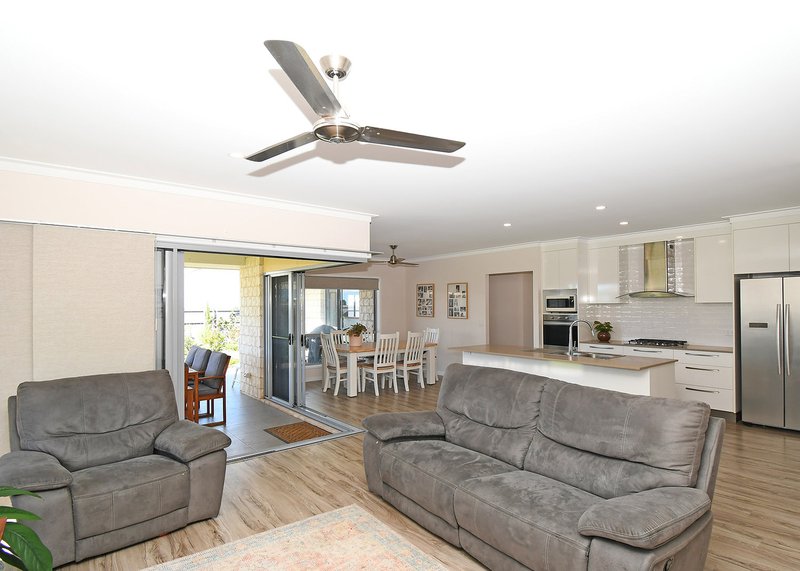 Photo - 41 Spring Way, Nikenbah QLD 4655 - Image 16