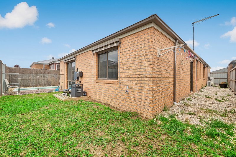 Photo - 41 St Clair Avenue, Cranbourne West VIC 3977 - Image 16