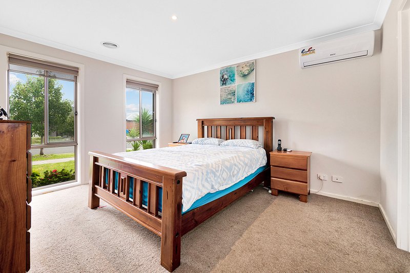 Photo - 41 St Clair Avenue, Cranbourne West VIC 3977 - Image 17