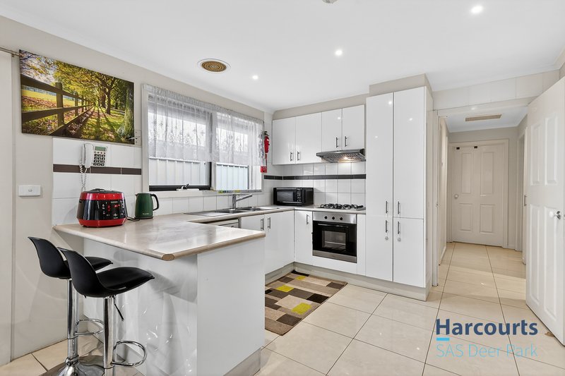 Photo - 41 Stevenage Crescent, Deer Park VIC 3023 - Image 6