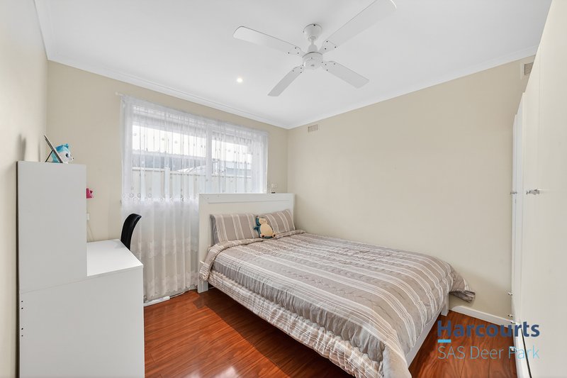 Photo - 41 Stevenage Crescent, Deer Park VIC 3023 - Image 7