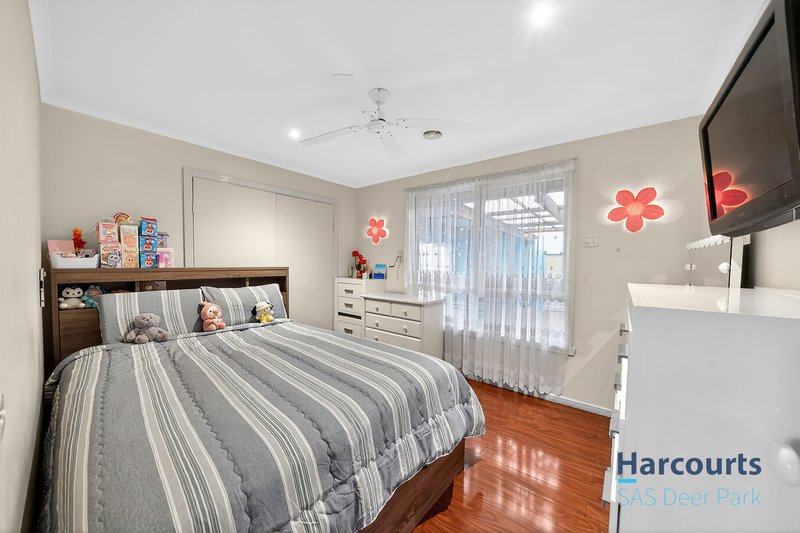 Photo - 41 Stevenage Crescent, Deer Park VIC 3023 - Image 9
